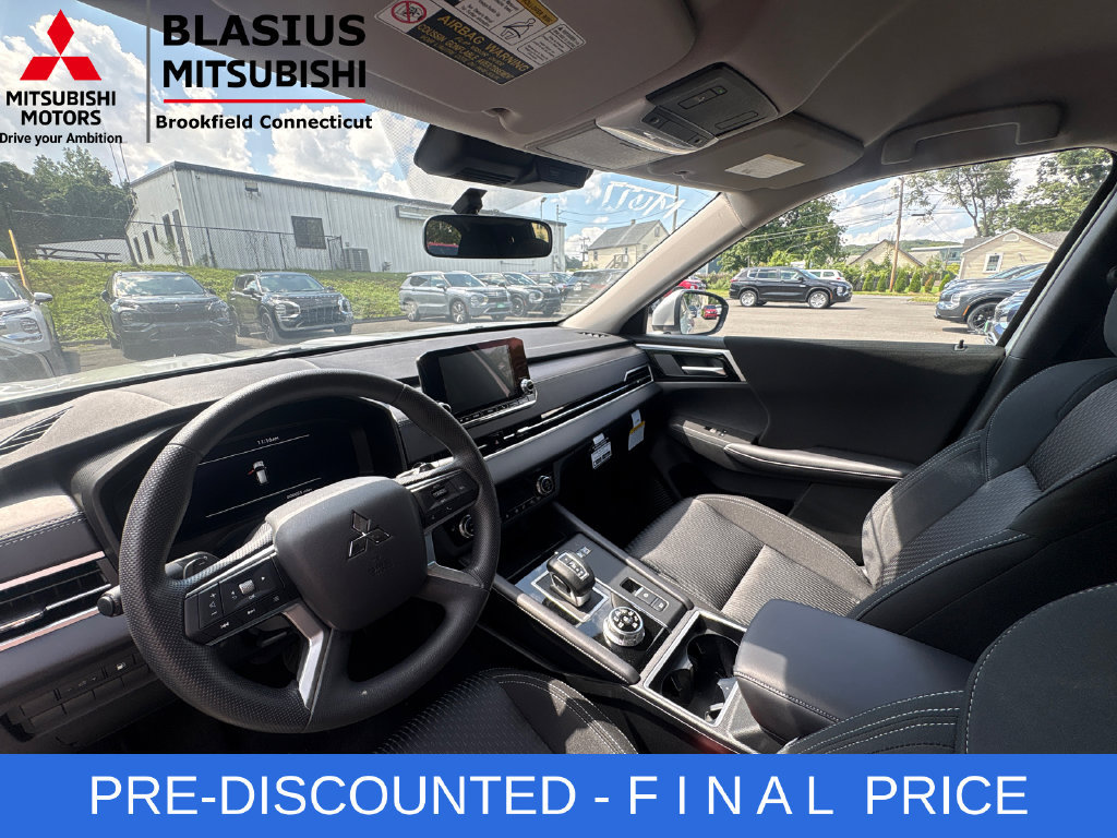 Used 2025 Mitsubishi Outlander ES AWD/4WD image 18