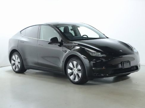 Used 2021 Tesla Model Y Long Range image 11