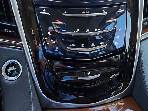 Used 2020 Cadillac Escalade Luxury w/ Escalade Sport Edition image 27