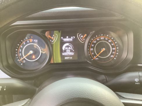 Used 2025 Jeep Gladiator Sport AWD/4WD image 13