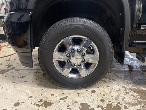 Used 2018 GMC Sierra 3500 Denali w/ Duramax Plus Package AWD/4WD image 11