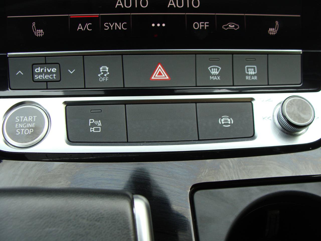 Used 2024 Audi Q7 3.0T Premium AWD/4WD image 30