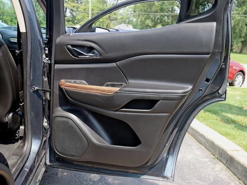 Used 2019 GMC Acadia Denali w/ Technology Package AWD/4WD image 39