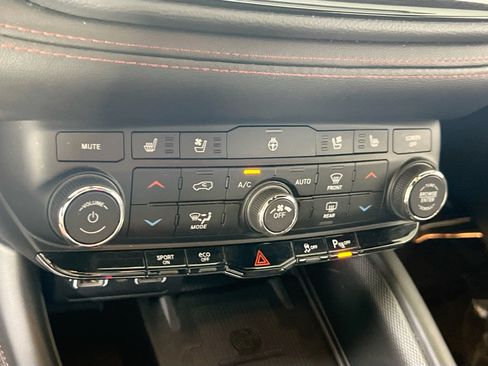 Used 2022 Dodge Durango R/T w/ Blacktop Package AWD/4WD image 16