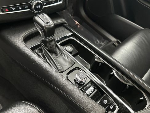 Used 2020 Volvo XC90 T6 Momentum w/ Protection Package image 14