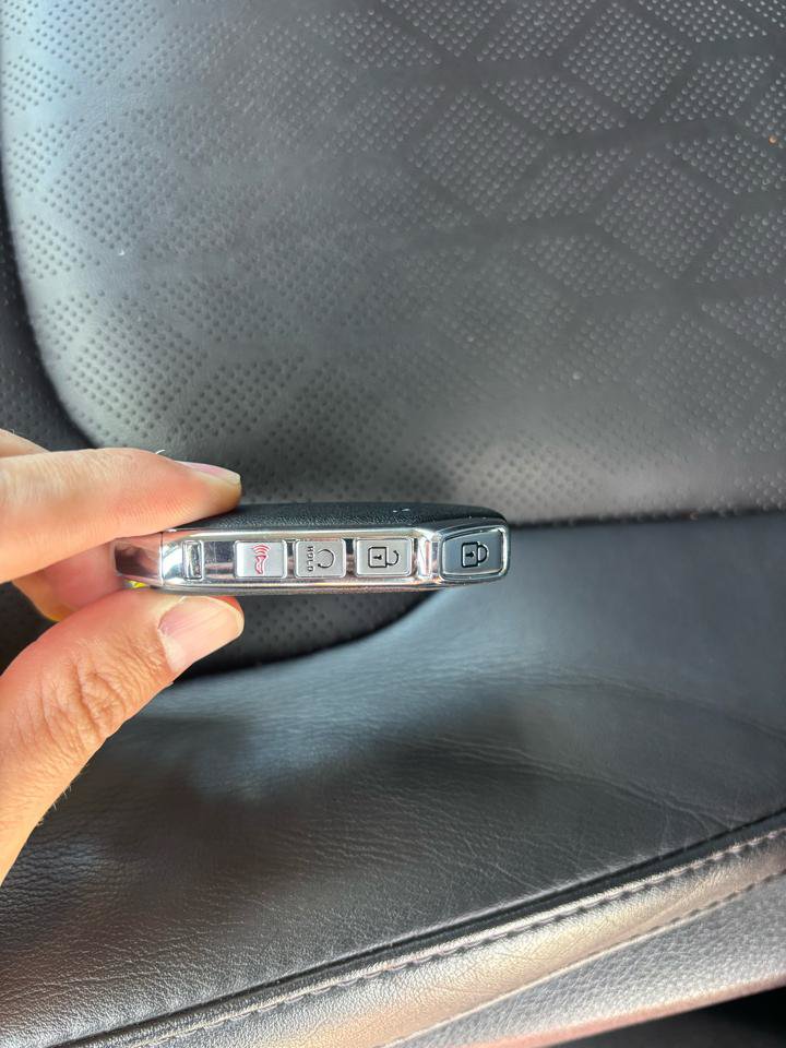 Used 2023 Kia Carnival LX FWD image 37