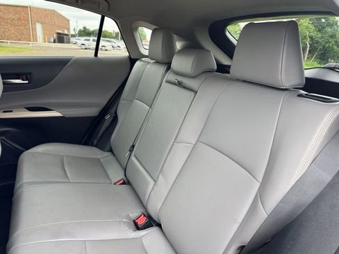 Used 2023 Toyota Venza XLE AWD/4WD image 13