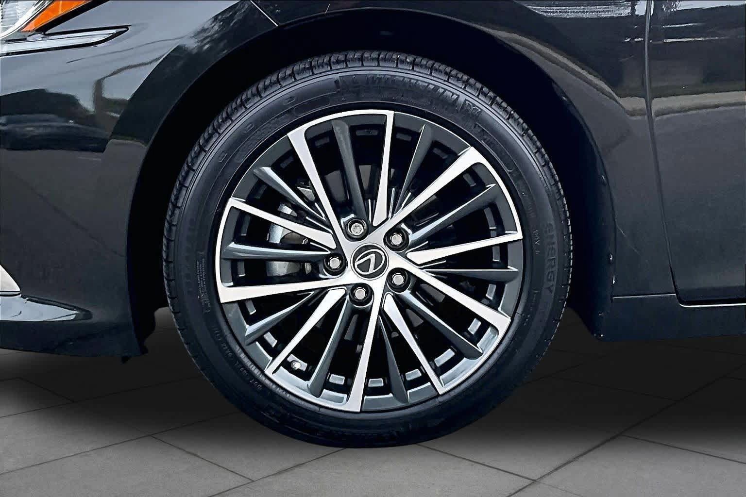 Used 2024 Lexus ES 250 w/ Premium Package AWD/4WD image 10