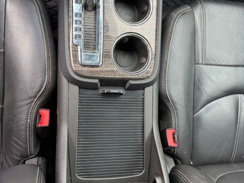 Used 2014 GMC Acadia SLT image 17