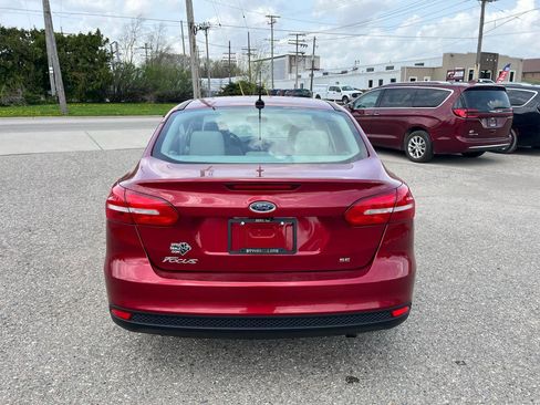 Used 2016 Ford Focus SE w/ SE Cold Weather Package FWD image 4