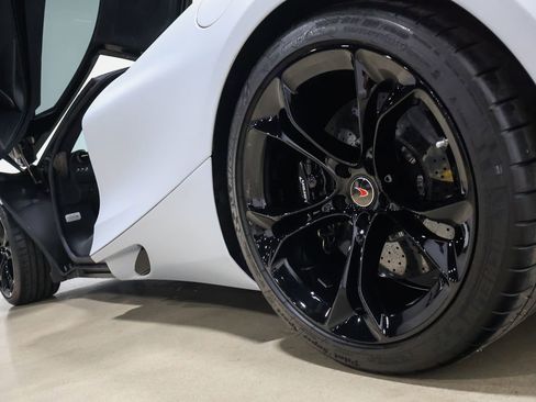 Used 2018 McLaren 720S image 23