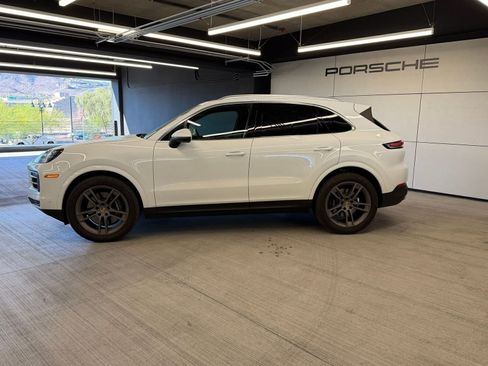 Certified 2024 Porsche Cayenne image 2
