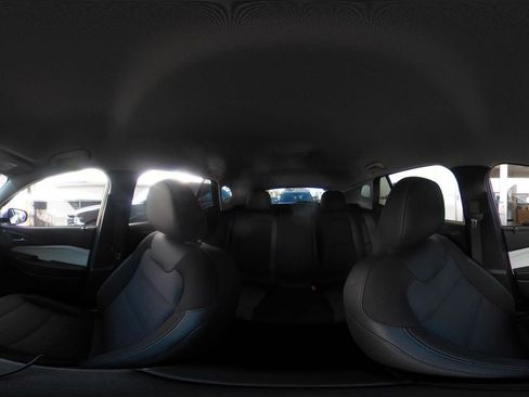 Used 2025 Chevrolet Trax LT image 42