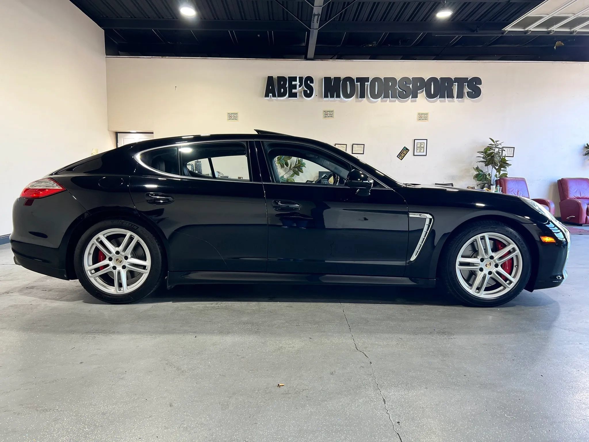 Used 2012 Porsche Panamera AWD/4WD image 4