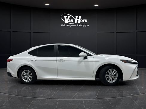 Used 2025 Toyota Camry LE FWD image 8