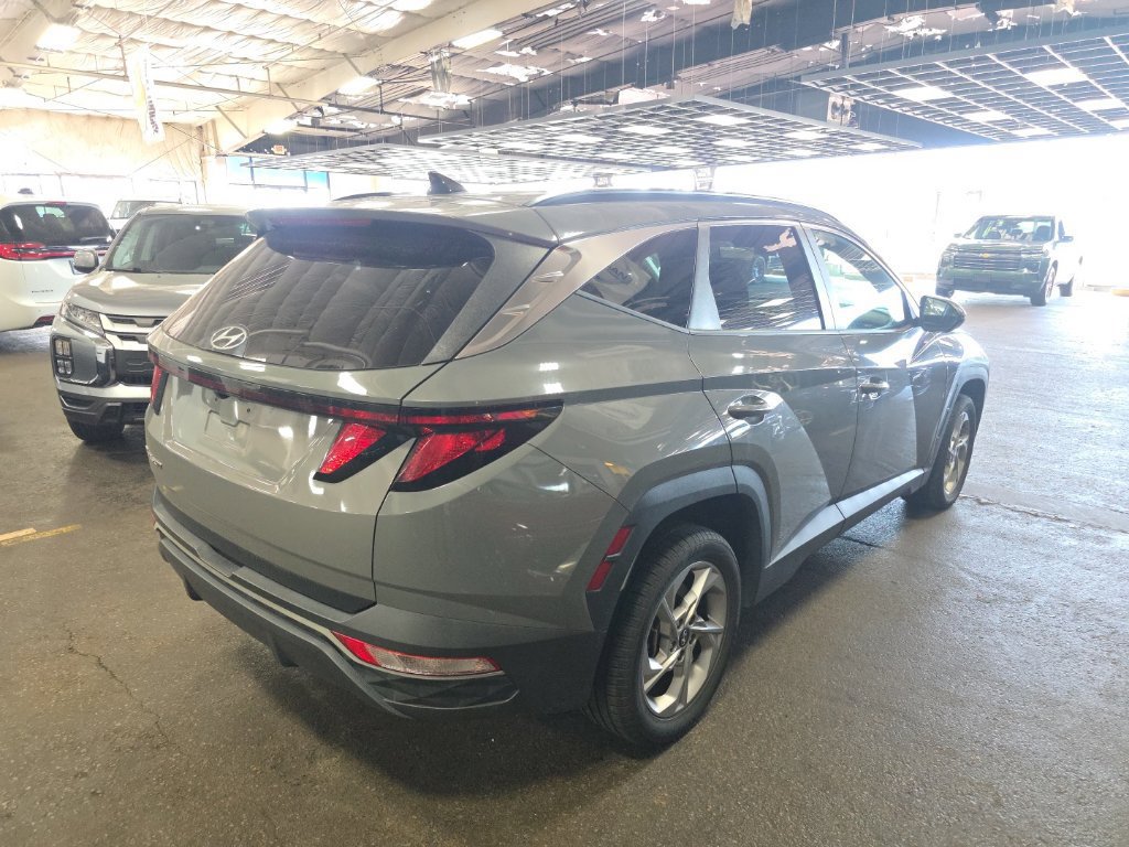Used 2024 Hyundai Tucson SEL FWD image 2