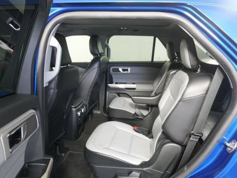 Used 2021 Ford Explorer XLT w/ Equipment Group 202A AWD/4WD image 27
