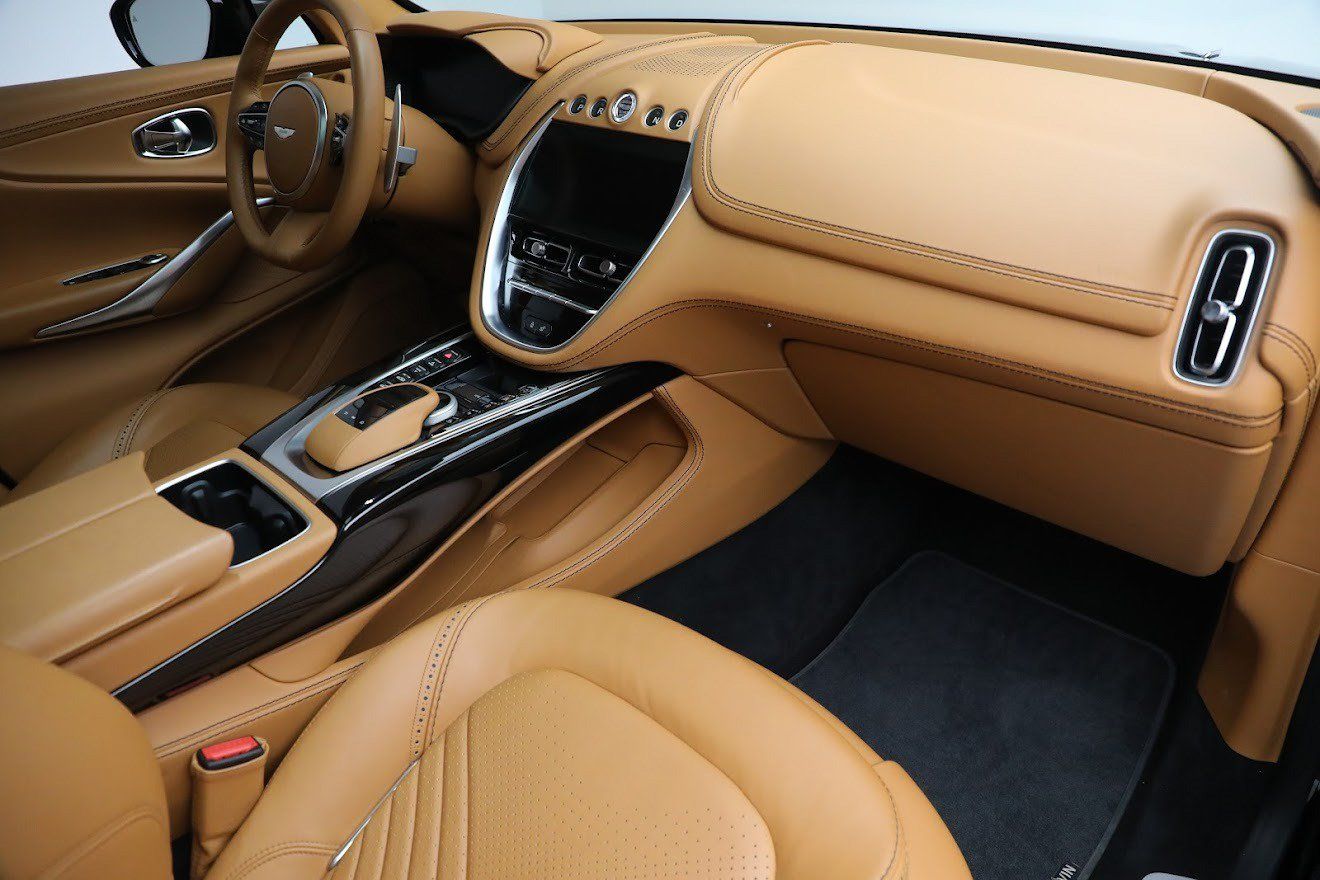 Used 2021 Aston Martin DBX AWD/4WD image 26