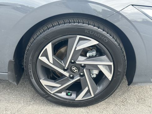 Used 2025 Hyundai Elantra Sport FWD image 13