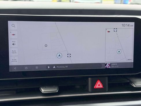 Used 2025 Kia Carnival FWD image 21