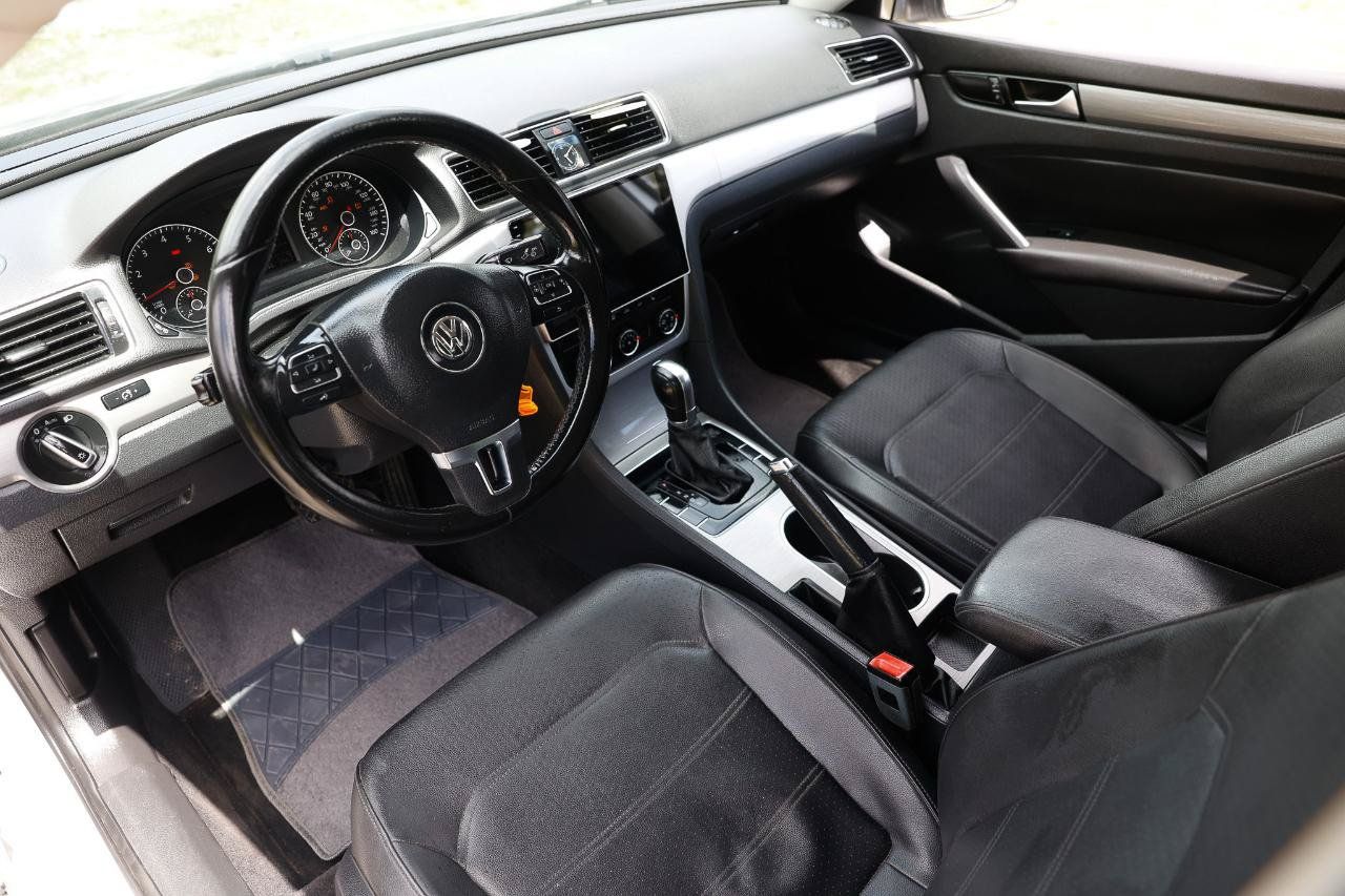 Used 2014 Volkswagen Passat 1.8T SE FWD image 4