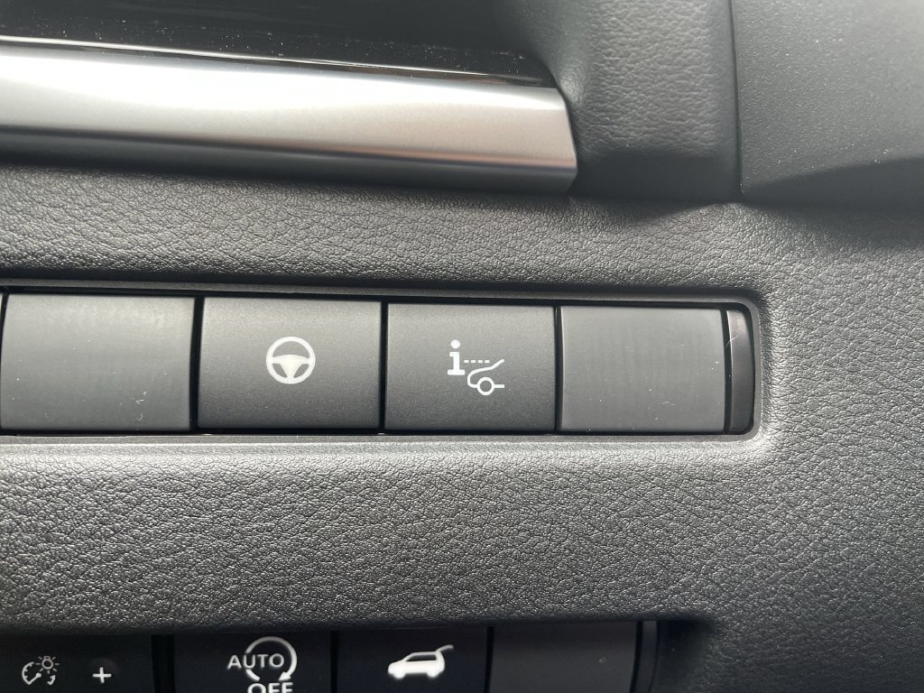 Certified 2025 Nissan Rogue SL w/ Tech Package AWD/4WD image 37