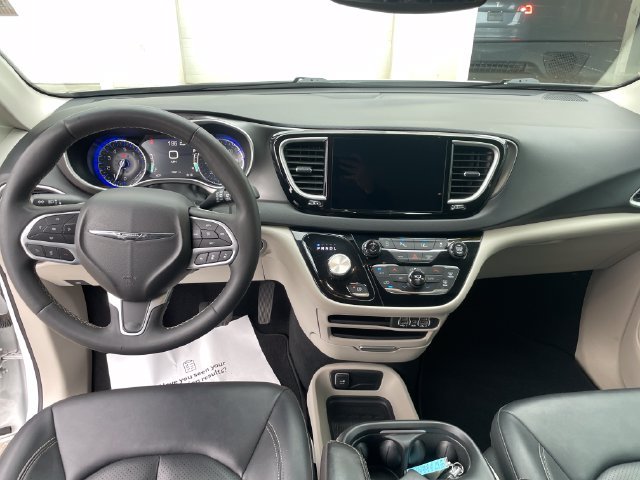 Used 2024 Chrysler Pacifica Touring-L FWD image 22
