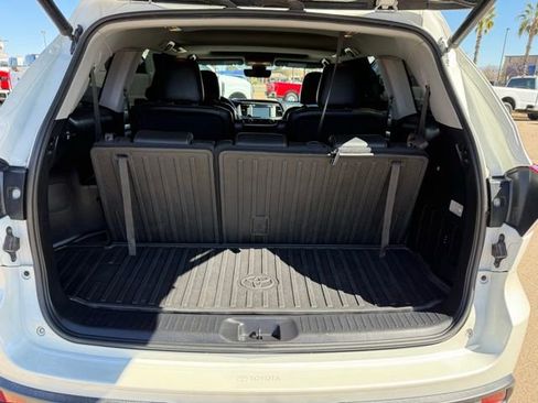 Used 2018 Toyota Highlander XLE image 42