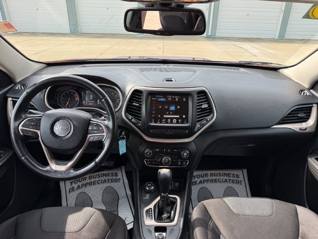 Used 2016 Jeep Cherokee Latitude w/ Cold Weather Group AWD/4WD image 20