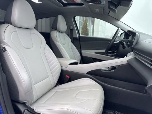 Used 2023 Hyundai Elantra Limited image 29