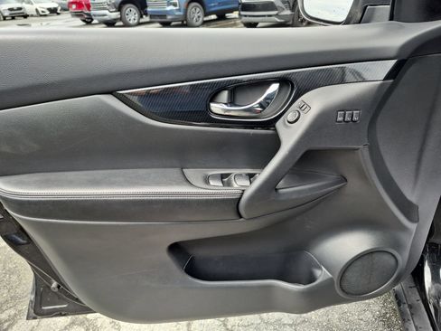 Used 2020 Nissan Rogue SL w/ Premium Package FWD image 12