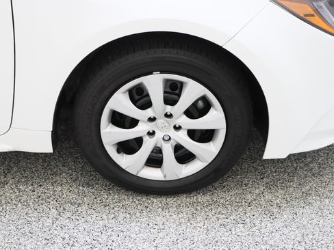 Certified 2026 Toyota Corolla LE FWD image 5