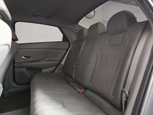 Used 2021 Hyundai Elantra SE FWD image 13