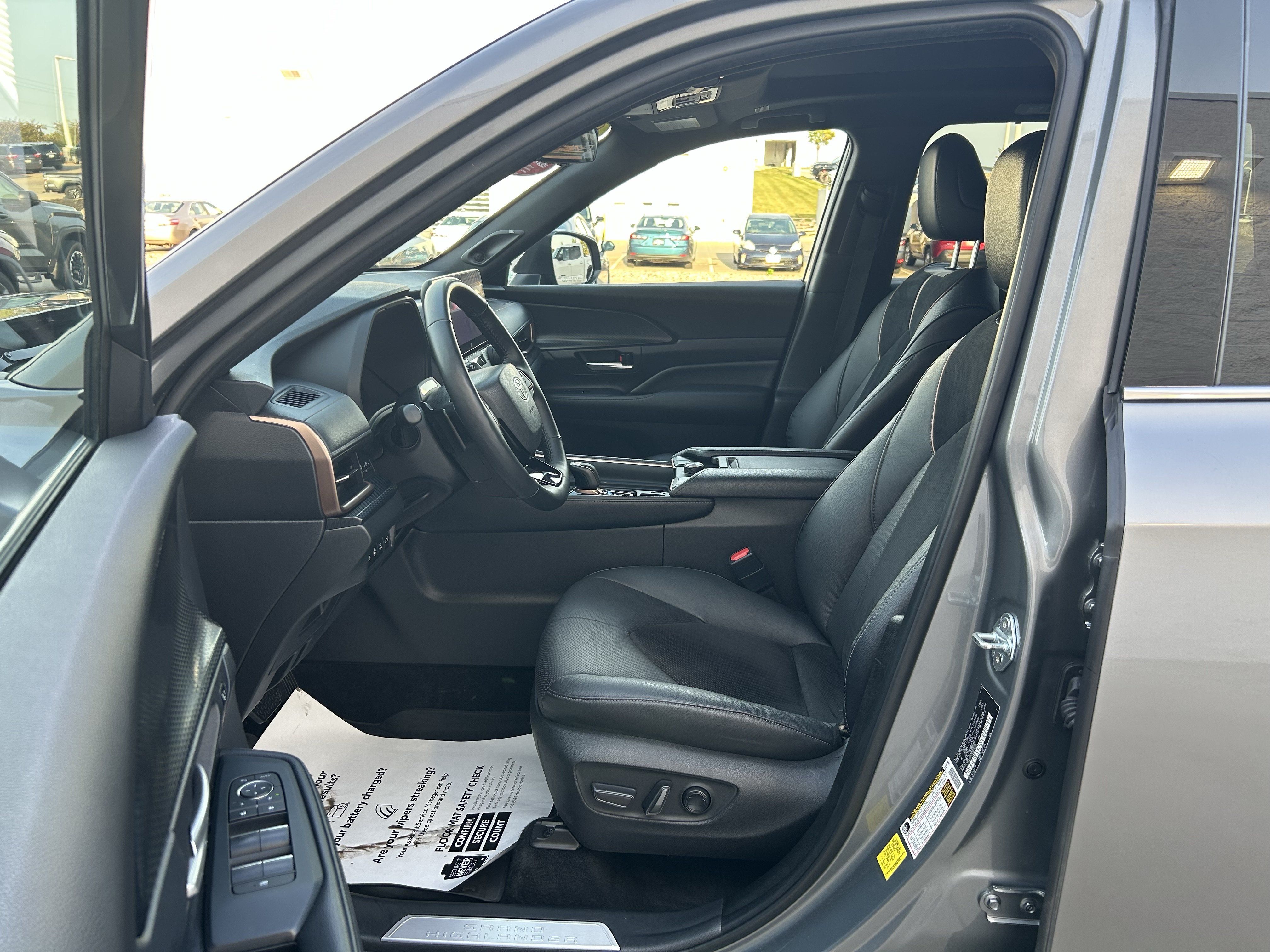 Used 2025 Toyota Grand Highlander AWD Hybrid image 14