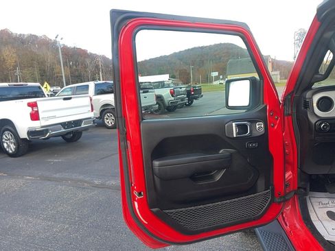 Used 2024 Jeep Wrangler Sport S image 10