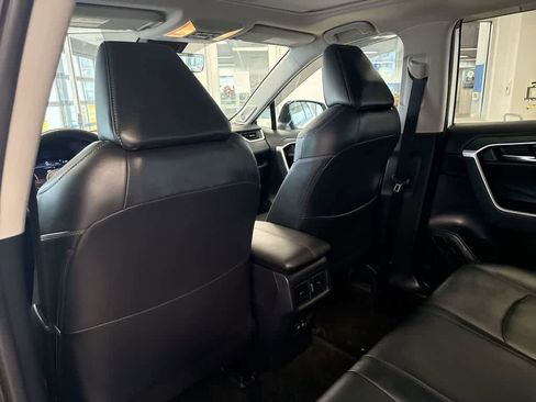 Used 2020 Toyota RAV4 Limited image 19