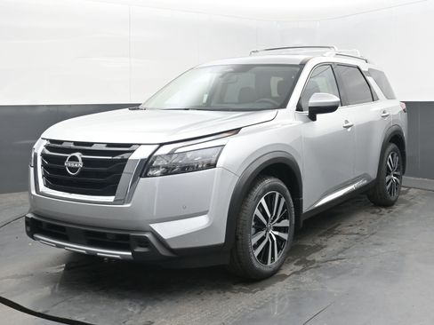 New 2025 Nissan Pathfinder Platinum image 3
