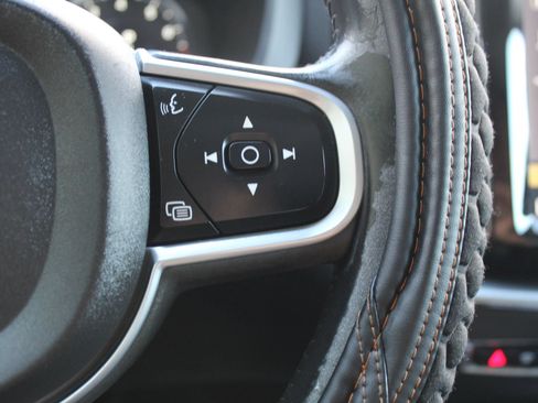 Used 2020 Volvo XC60 T5 Momentum AWD/4WD image 26
