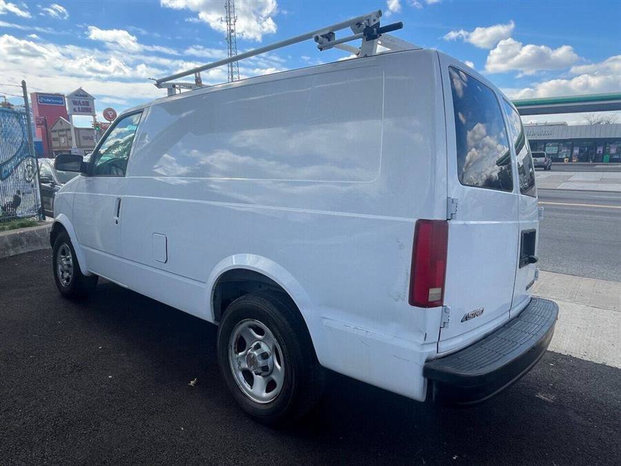 Used 2004 Chevrolet Astro RWD image 2