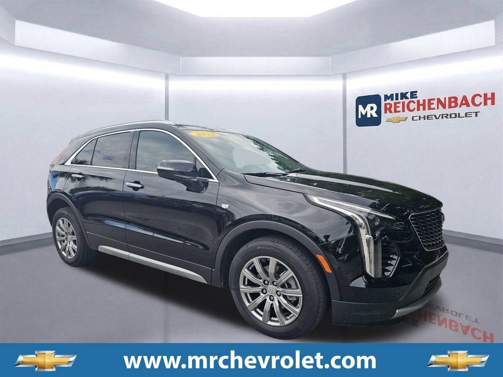Used 2023 Cadillac XT4 Premium Luxury FWD image 1