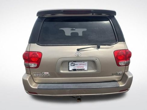 Used 2005 Toyota Sequoia SR5 RWD image 4