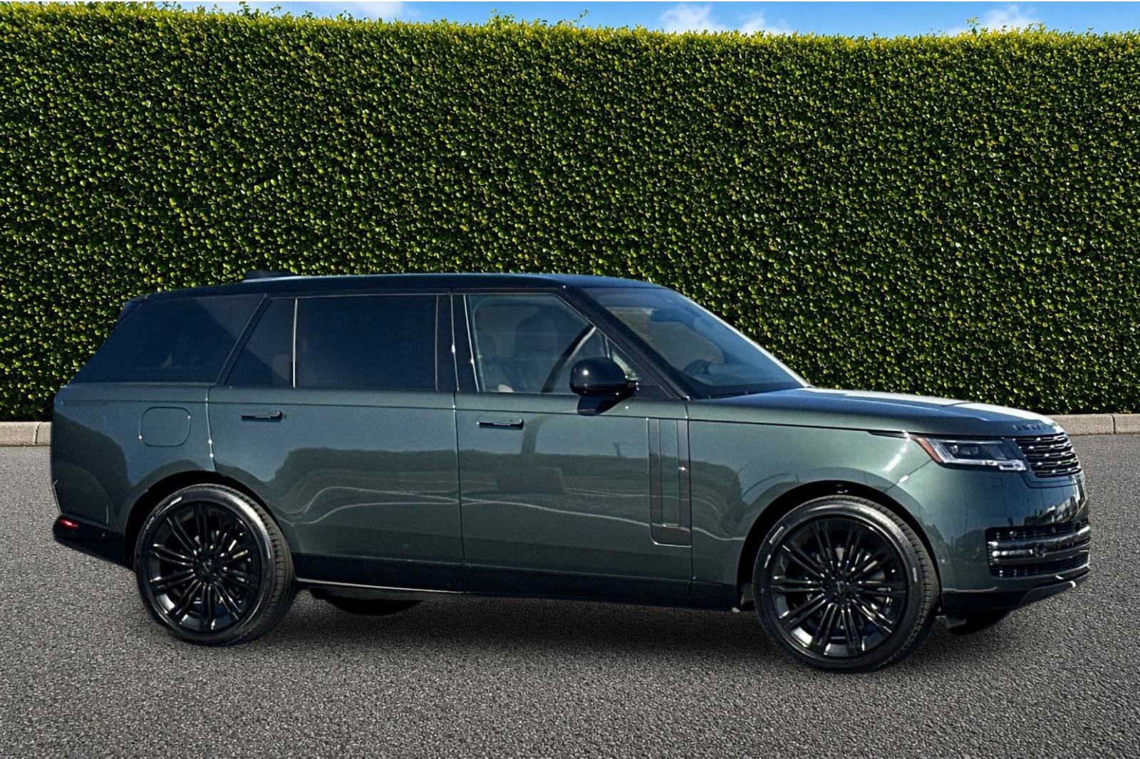 New 2026 Land Rover Range Rover Long Wheelbase SE AWD/4WD image 7
