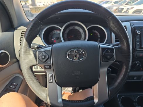 Used 2015 Toyota Tacoma 4x4 Double Cab w/ TRD Off-Road Package image 18