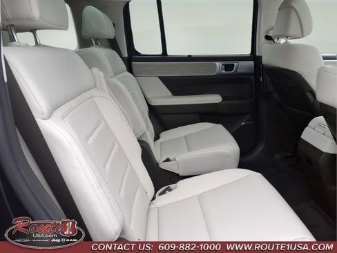 Used 2025 Hyundai Santa Fe Calligraphy AWD/4WD image 15