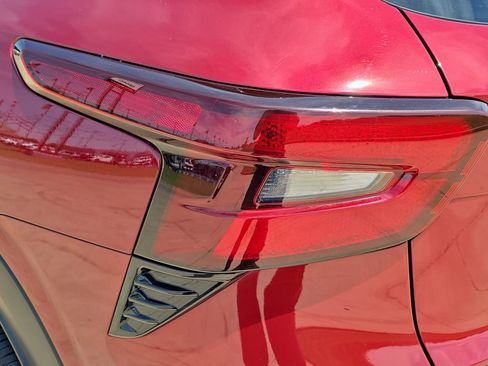 Used 2025 Chevrolet Trax LT w/ LT Convenience Package image 33