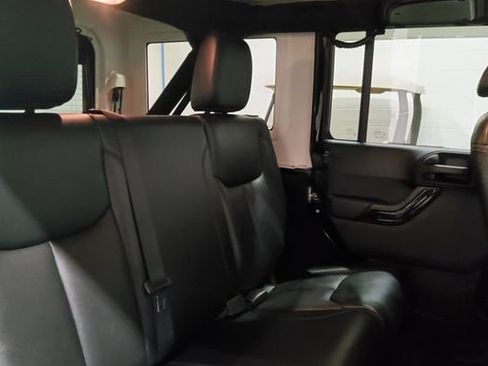 Used 2015 Jeep Wrangler Unlimited Sahara AWD/4WD image 21