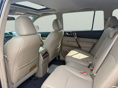 Used 2013 Toyota Highlander Limited AWD/4WD image 9