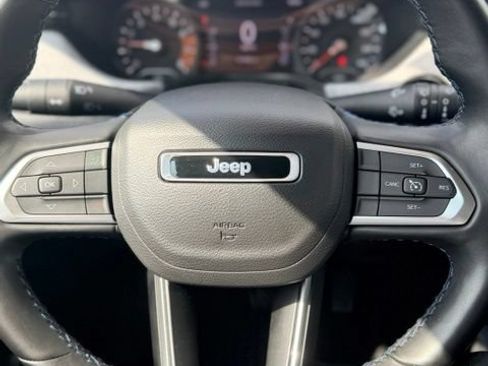 Used 2022 Jeep Compass Latitude w/ Sun and Sound Group AWD/4WD image 18