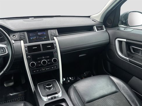 Used 2018 Land Rover Discovery Sport SE image 23