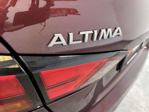 Used 2024 Nissan Altima 2.5 SV FWD image 10